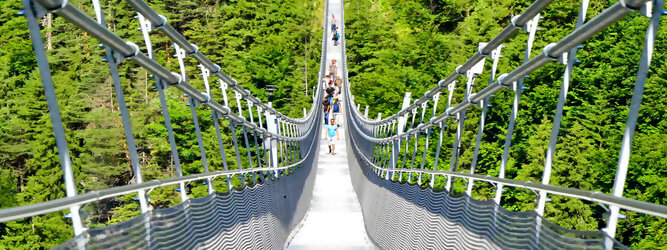 Stadt Urlaub Innsbruck - Einmalige Kulisse und spektakulärer #BlickMitKick. 20 Gehminuten und man findet die längste Hängebrücke der Welt. Weltrekord Hängebrücke im Tibet Style. Nur Fliegen sei schöner, sagen die Betreiber der Highline 179, der längsten Fußgänger-Hängebrücke im Tibet-Stil.